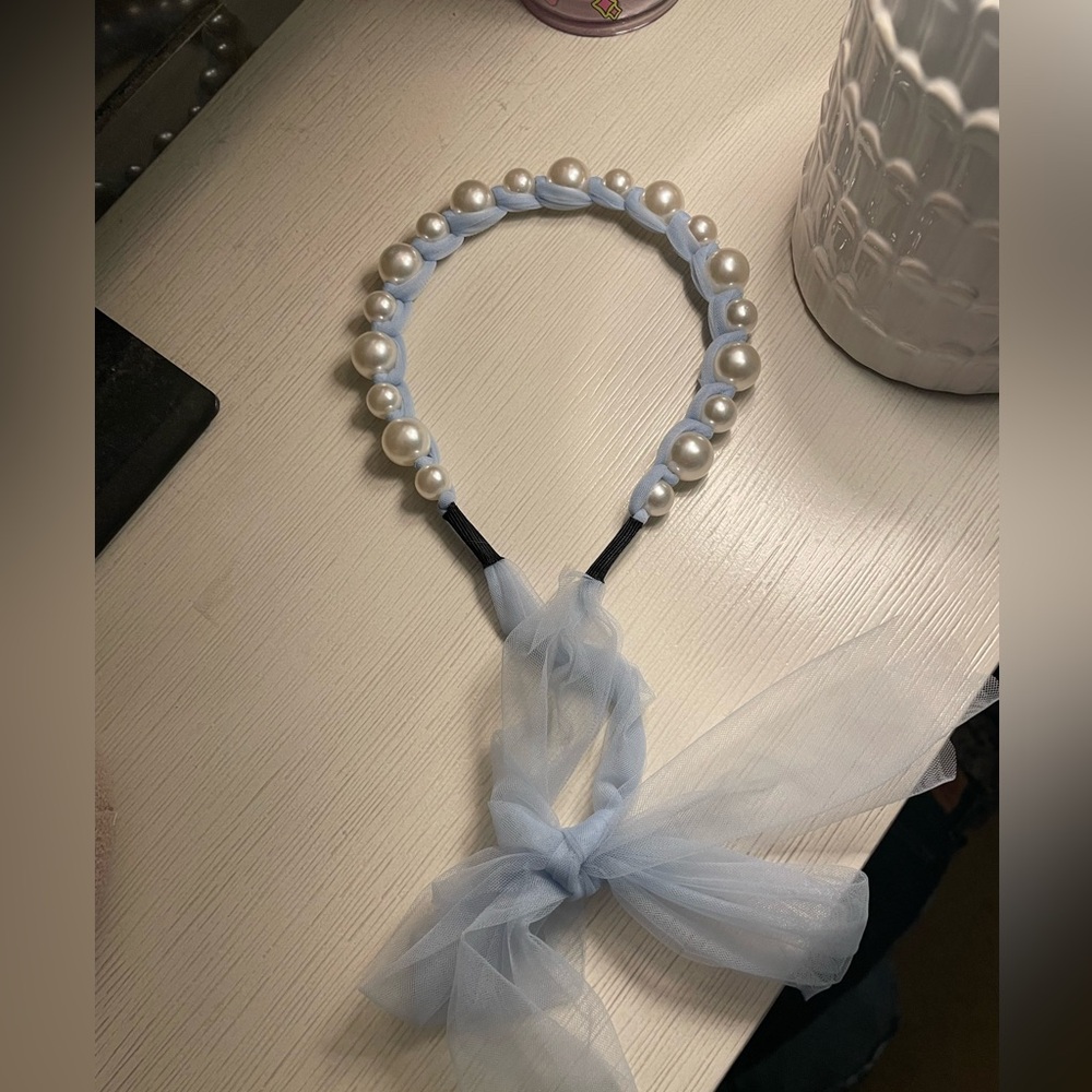 KAXI 🩵🤍 Elegant Pearl and Blue tuile Headband NWOT
